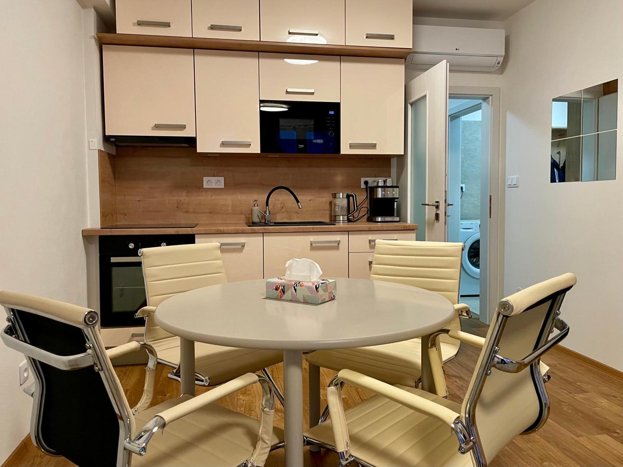 Apartman Astra Sezimovo Usti Εξωτερικό φωτογραφία